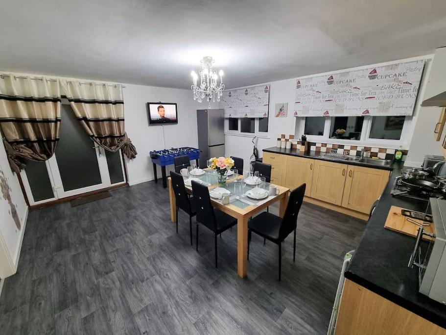 *C.Sani* Setup For Your Most Relaxed & Amazing Stay + Free Parking + Free Fast Wifi * Leeds  Exterior photo