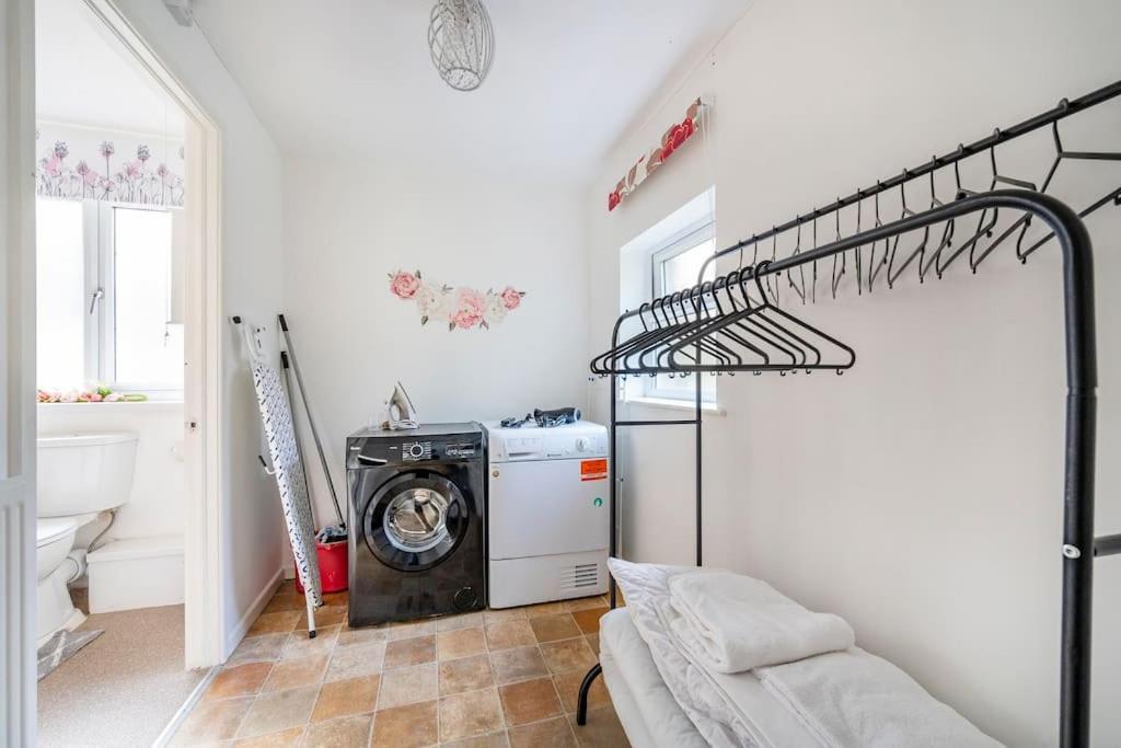 *C.Sani* Setup For Your Most Relaxed & Amazing Stay + Free Parking + Free Fast Wifi * Leeds  Exterior photo